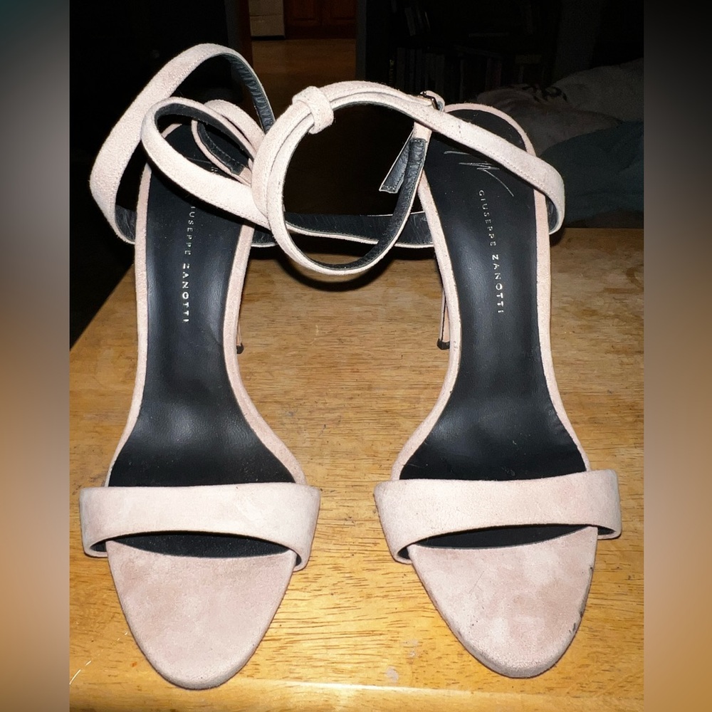 NUDE GIUSEPPE ZANOTTI HEELS W/CRYSTAL CUT OUT